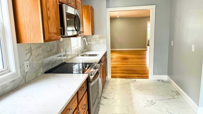 Primary Photo - 25 Hazel St