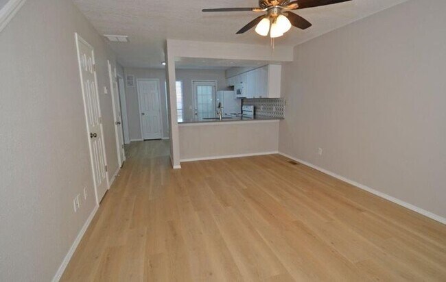 Building Photo - 2 Bed 1.5 Bath Townhome Warr Acres/Bethany