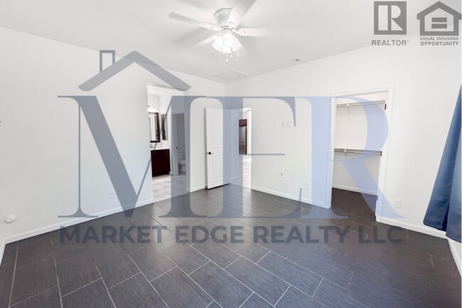 Building Photo - 3Bed/3Bath House in Buckeye! Ready for Immediate Move-In! -- Fenced-In Yard!!