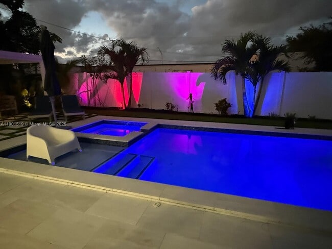 Building Photo - 1637 SE 1st St