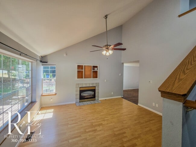 Building Photo - Comfortable 3-Bed Bremerton Home with Balc...
