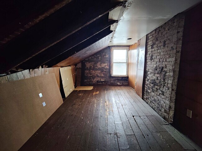 Building Photo - *Spacious 2BD/1BA Single-Family Home Available in Oakland*