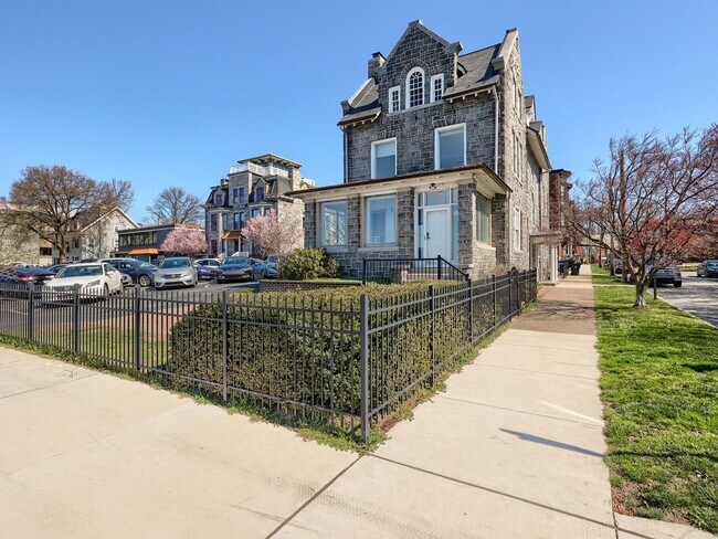 Building Photo - 1701 N Front St