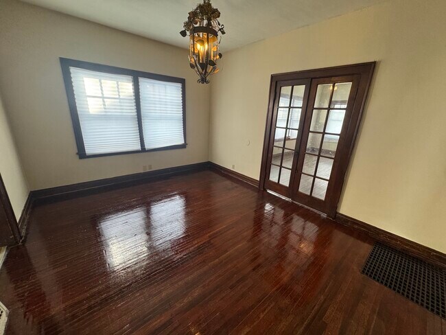 Building Photo - 1211 N Sheridan St