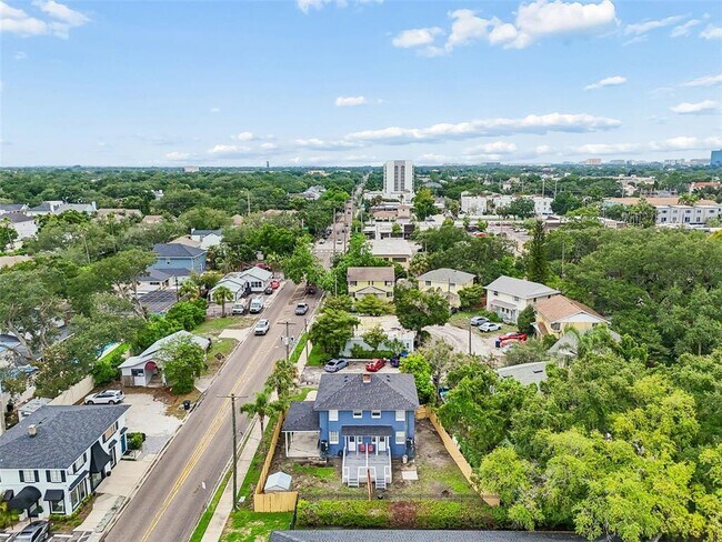 Building Photo - 601 Swann Dr