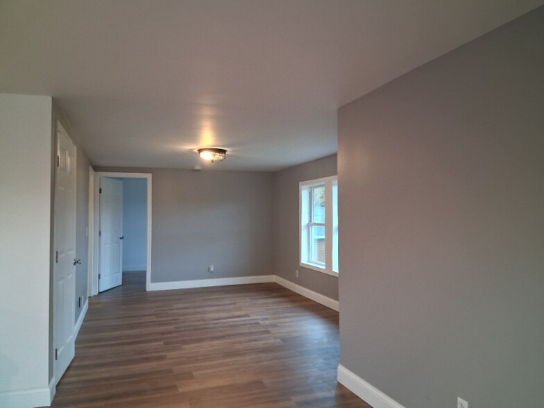 Building Photo - 17 Dickey Ln