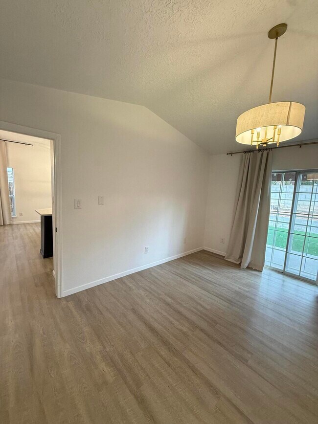 Building Photo - 7616 Copperfield Dr NE