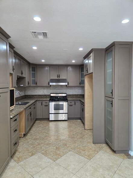 Building Photo - 2504 N Bourbon St