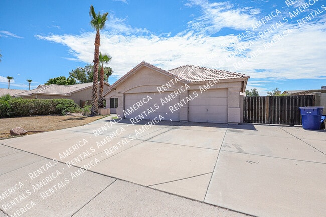 Building Photo - 5515 E Farmdale Ave