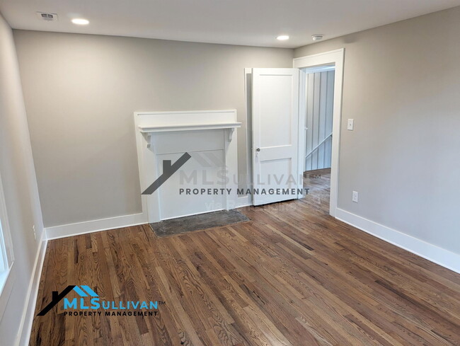 Building Photo - 229 W Elm St