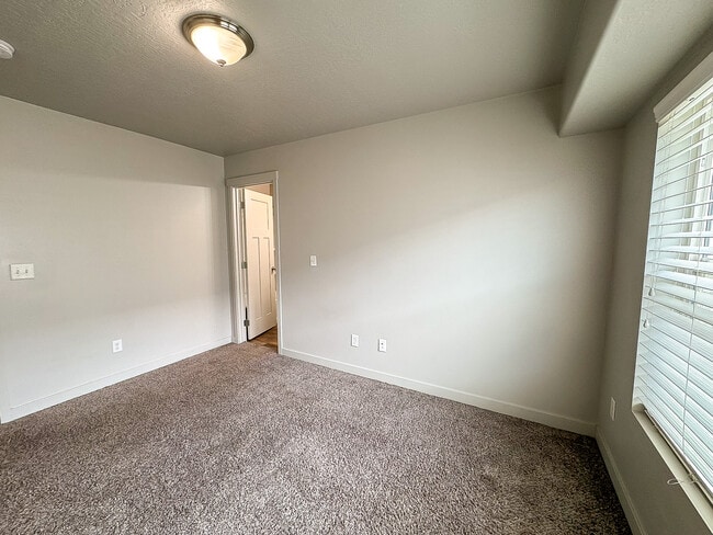 Building Photo - 699 E 355 N