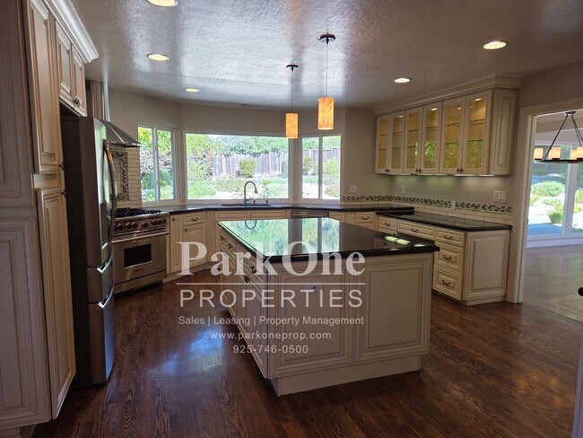 Building Photo - 137 Lombardy Ln