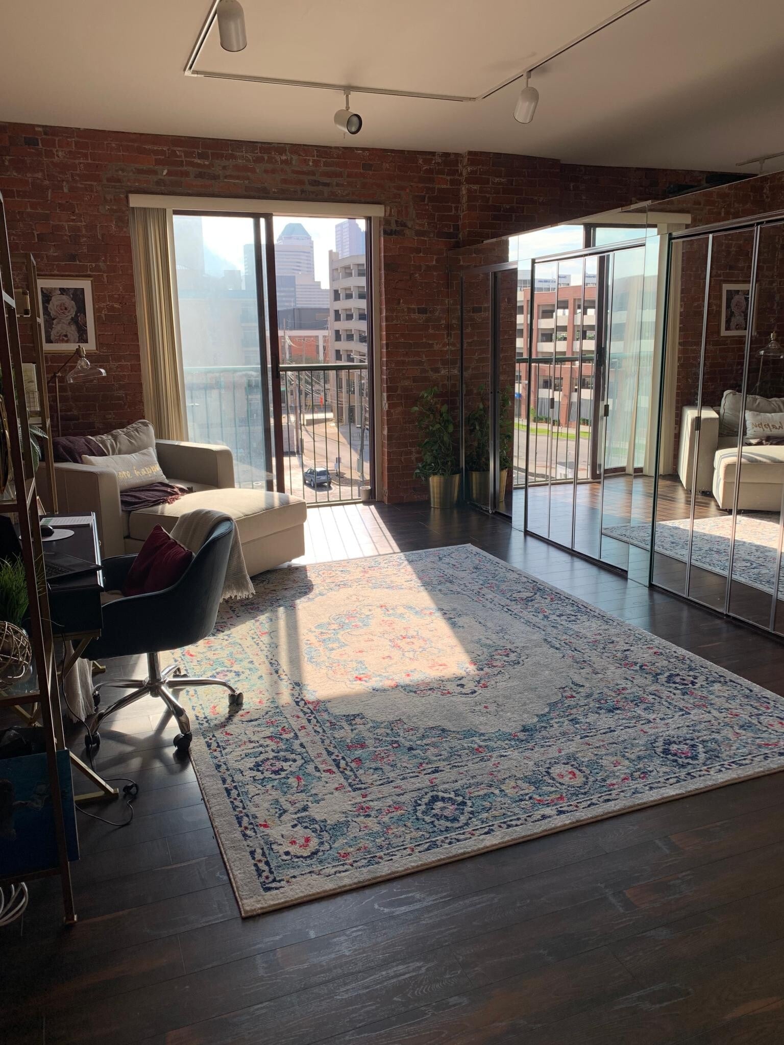 Building Photo - 432 E. Rich St