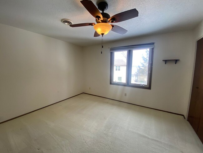 Building Photo - Bettendorf 2BR Condo With Garage For Rent ...