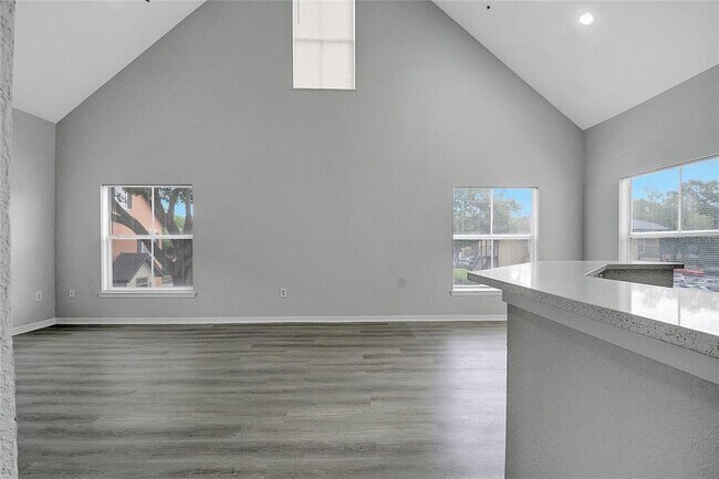 Building Photo - 6005 Westgate Dr