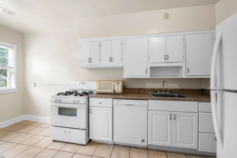 Building Photo - 205 Westowne Rd