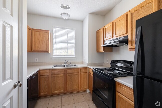 2BR, 2BA - 1000SF - Kitchen - College Street Station Apartments