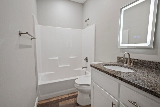 Building Photo - 2 Bed / 1 Bath Duplex for Rent – $1,350/Month