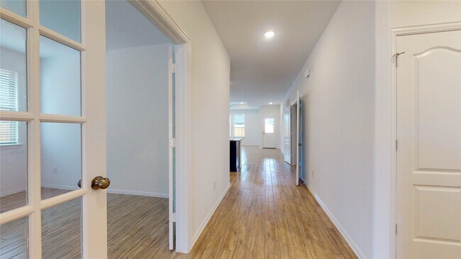 Building Photo - 31314 Whitfield Ct