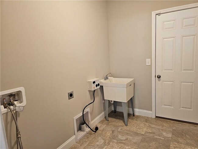 Building Photo - 3750 Thackary Dr