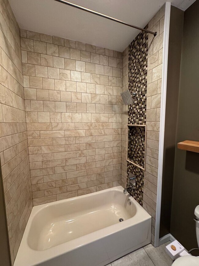 Building Photo - Beautifully Renovated 3BR Row Home in Deutschtown – Spacious, Modern & Incredible Location