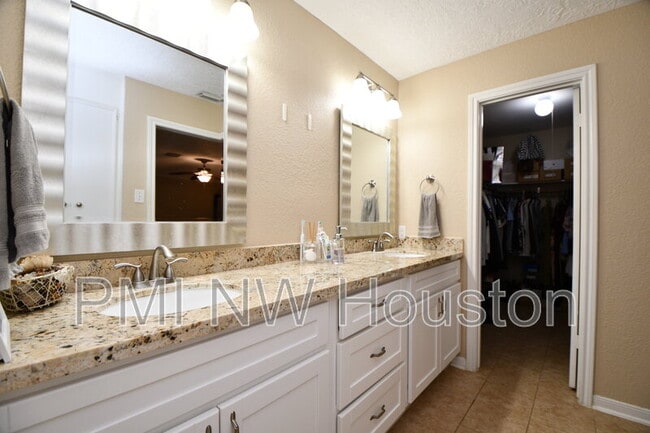 Building Photo - 3410 Plum Brook Ln