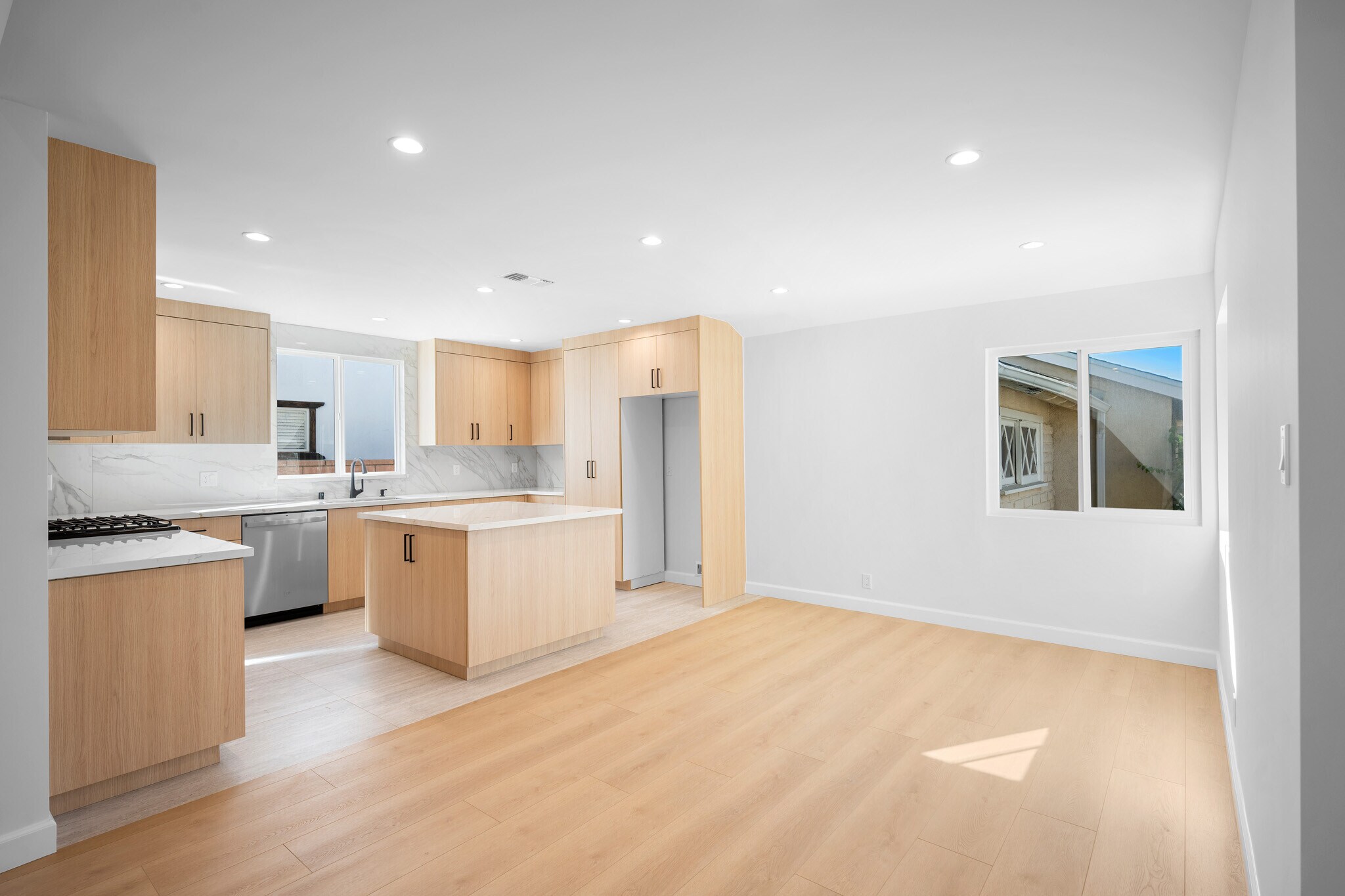 Building Photo - 16057 Knapp St