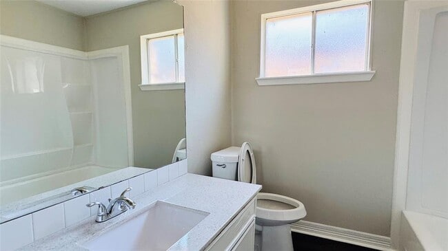 Building Photo - 10418 Towne Oak Ln