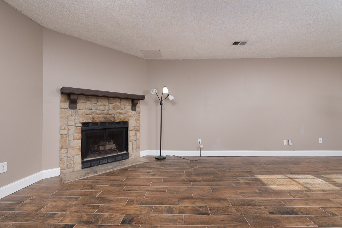 Building Photo - 8303 N Everton