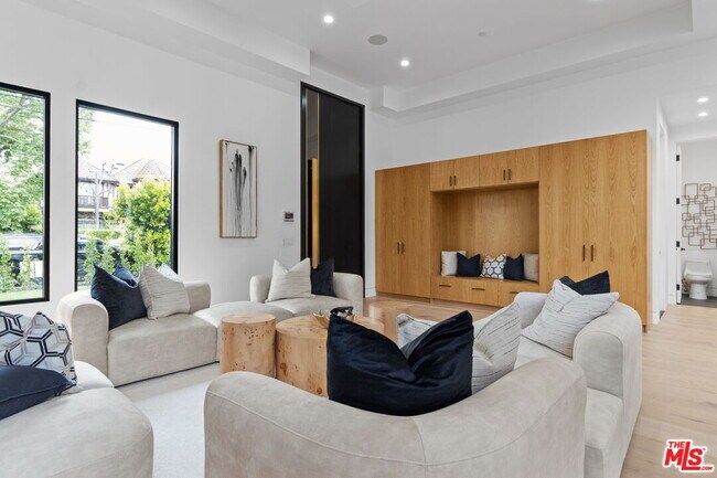 Building Photo - 4535 Haskell Ave