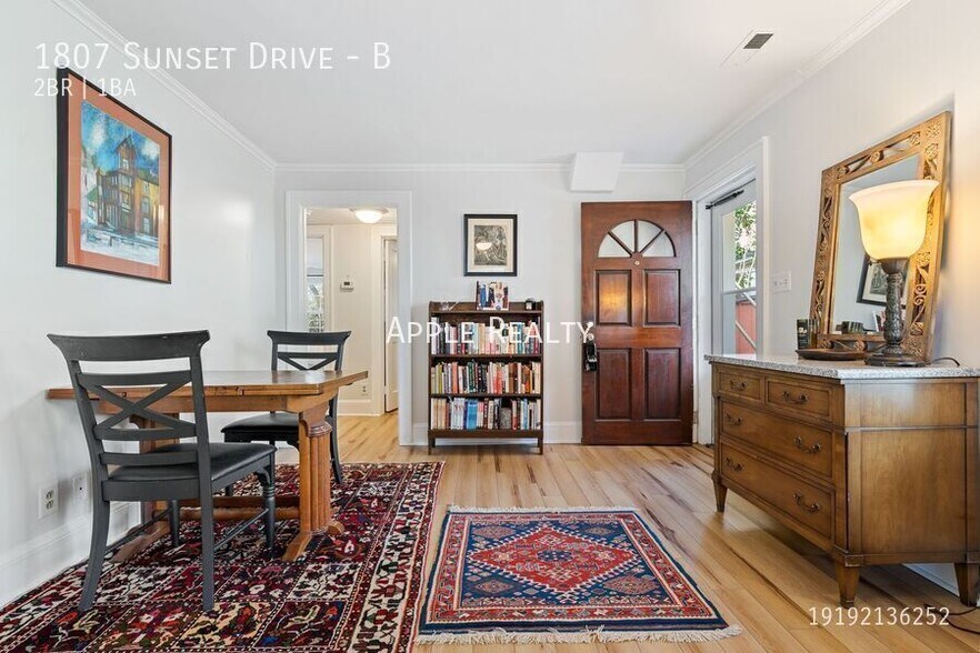 Building Photo - 1807 Sunset Dr