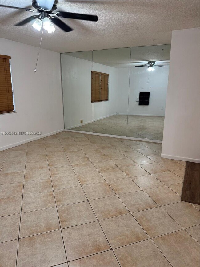 Building Photo - 10762 La Placida Dr