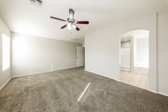 Building Photo - 15189 W Woodlands Ave