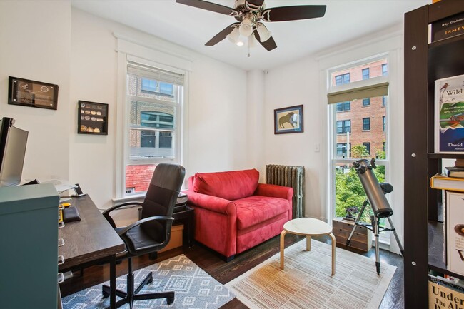 Building Photo - Stunning 3BR+, 3.5BA Capitol Hill Home wit...