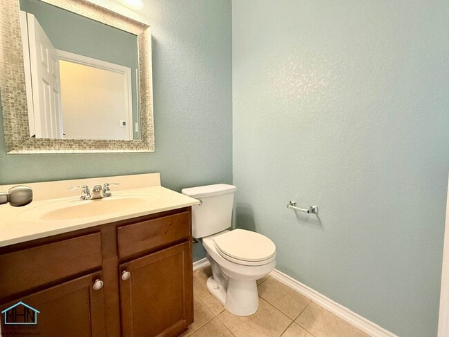 Building Photo - Spacious and Beautiful Two-Story 5 Bedrooms, 3.5 Bathrooms Home, With Easy Access to I-35, Loop 1...