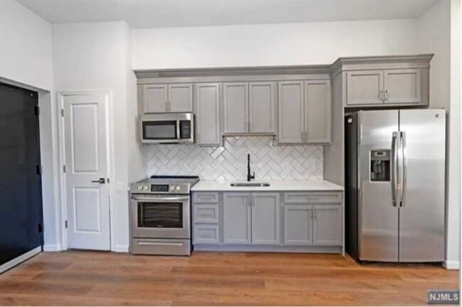 Building Photo - 72 Burroughs Pl