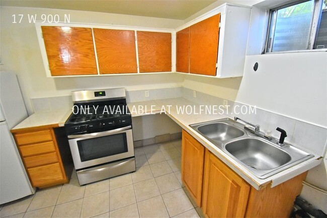 Building Photo - Lovely 4 Bed Orem Unit! No Deposit Option!