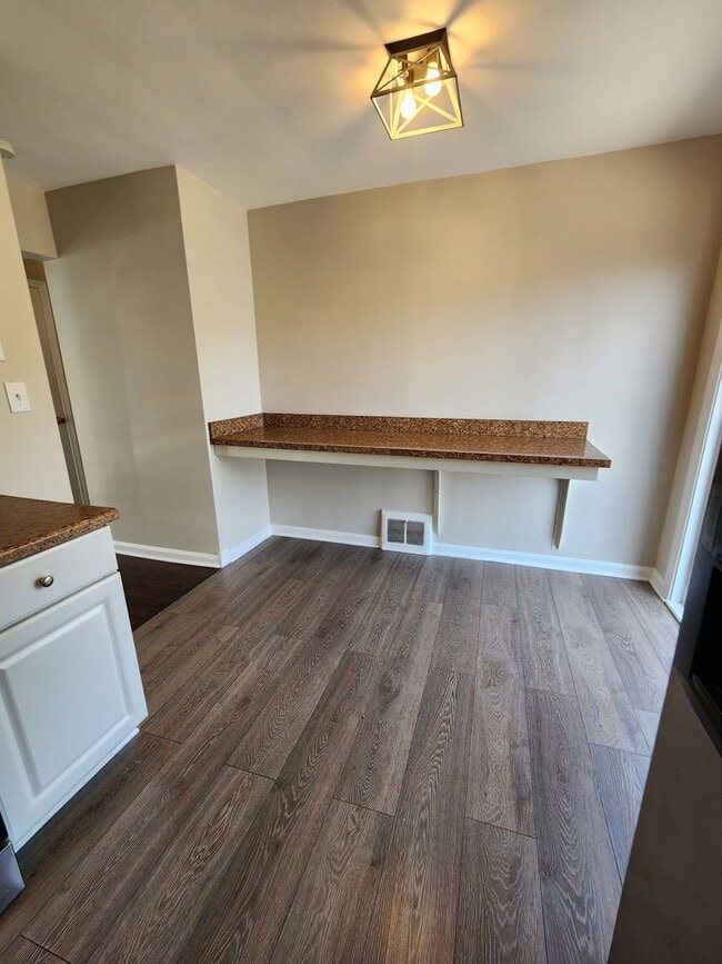 Building Photo - Gorgeous 3 Bedroom Home For Rent in Garfie...