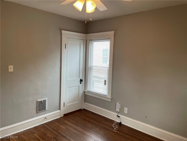 Building Photo - 2091 Carabel Ave