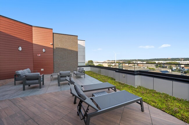 Building Photo - 17 AVENUE E