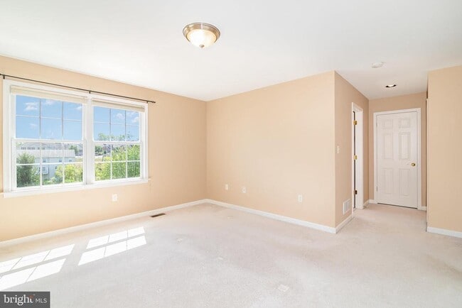 Building Photo - 5150 Mendenhall Dr.