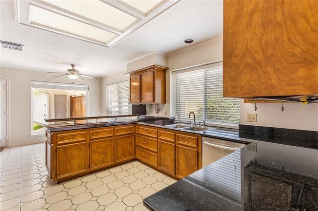 Building Photo - 14718 Stanbridge Dr