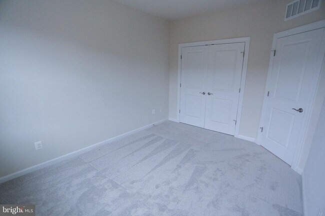 Building Photo - 45132 Kincora Dr