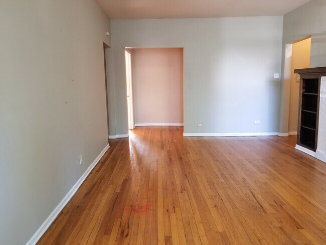Building Photo - 2214 N St Louis Ave