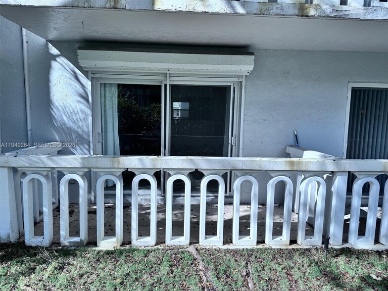 Building Photo - 100 Edgewater Dr