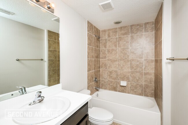 Building Photo - 846 Carnation Ave SE