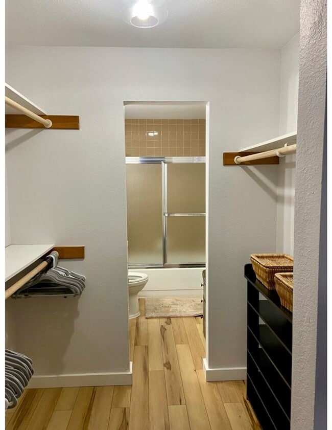 Building Photo - Furnished corporate rental