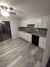 Building Photo - Cozy 3 bedroom and 2 full bath with in a huge duplex in Liberty off I -35.