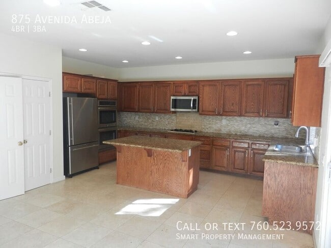 Building Photo - 875 Avenida Abeja