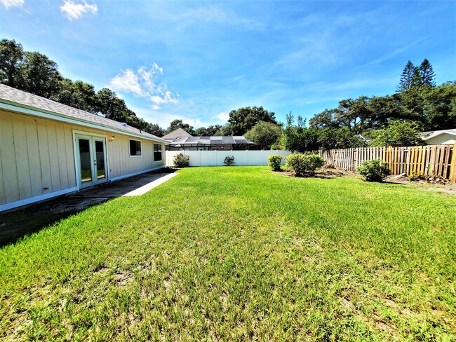 Building Photo - 1941 Spanish Oaks Dr N